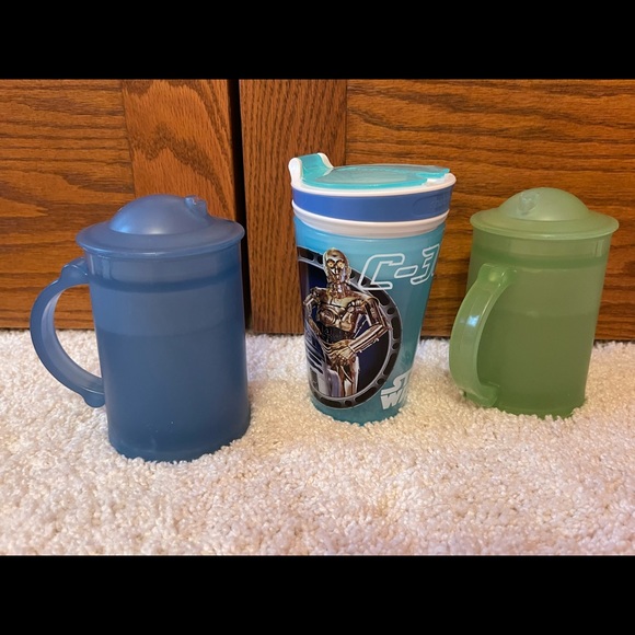 One snackeez and two cups with lids. - Picture 2 of 3